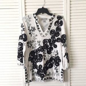 White tunic with black  Appliqués.  Looks great with black pants!!